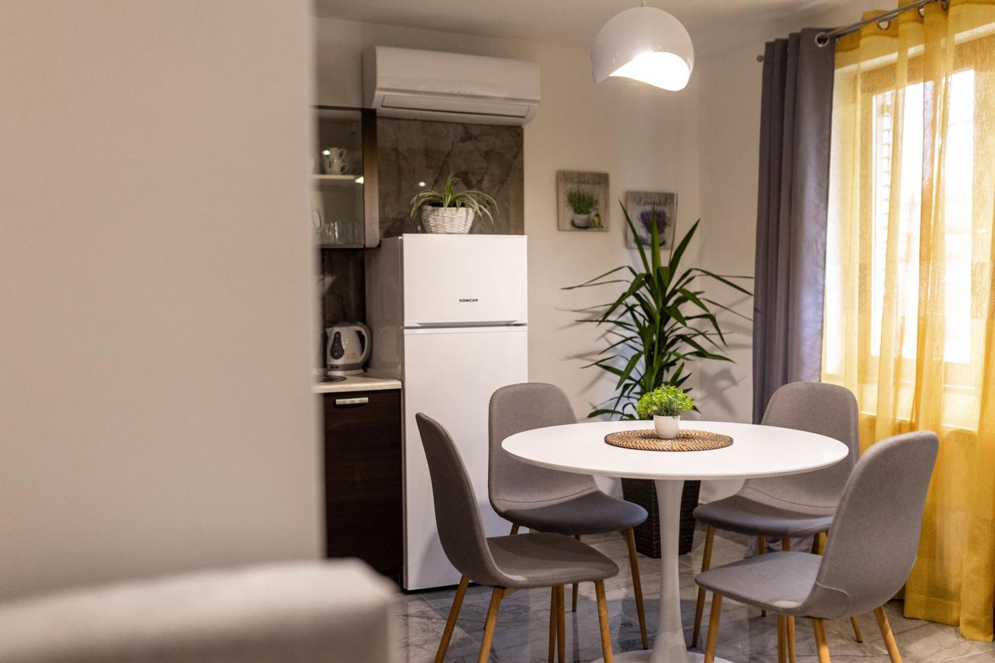 Studio Apartman Planb, Self Check In Osijek Ngoại thất bức ảnh